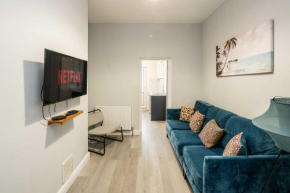 FREE PARKING, 2 Beds, close to station